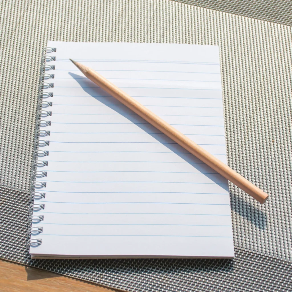 Lerncoaching: Notizblock mit Bleistift als Symbol für strukturiertes Lernen